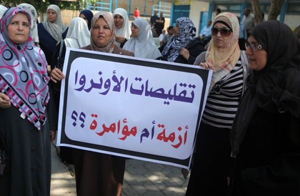 "اتحادات العاملين بالأونروا": محاولة المساس برواتب العاملين هو صب الزيت على النار