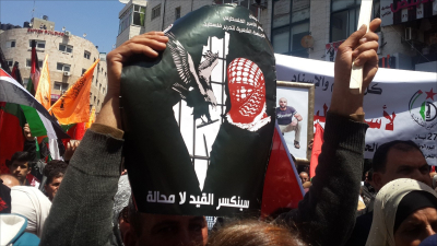 رواتب الأسرى.. قربان جديد تقدمه السلطة للإدارة الأمريكية القادمة