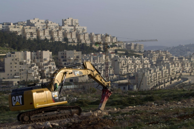 القدس المحتلة: الاحتلال يجرّف أراضي زراعية شرق قلنديا