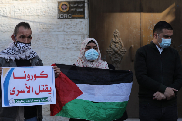 مركز فلسطين: إصابة 200 أسير داخل السجون بفيروس كورونا منذ بداية الجائحة