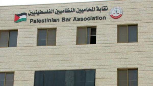 نقابة المحامين تستنكر قرار محاكمة المحامين الملتزمين بتعليق العمل