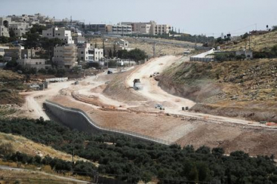الاحتلال يبني طريقًا لربط المستوطنات في القدس تمهيدًا لـ "الضم"