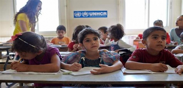 &laquo;التربية&raquo; تستعطف المانحين... ومعلمو النازحين لا يقبضون